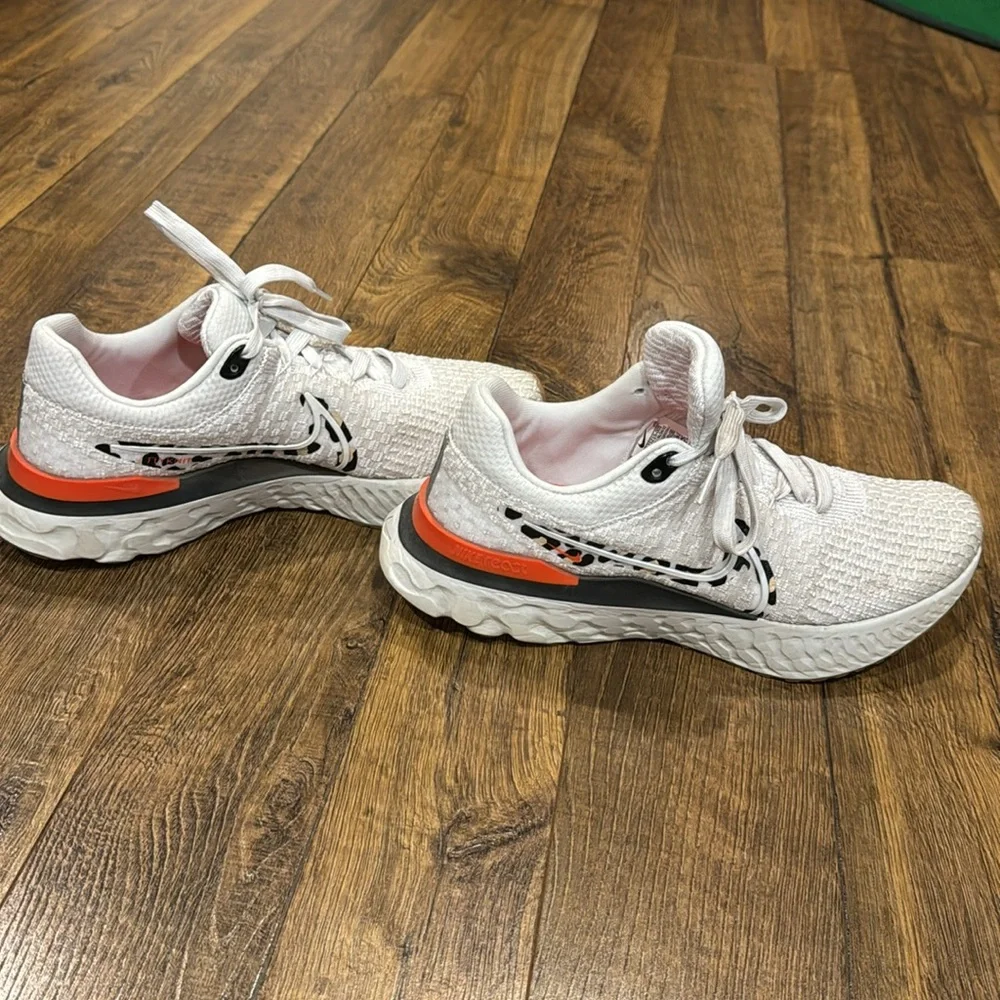 Nike - Picture 2 of 7